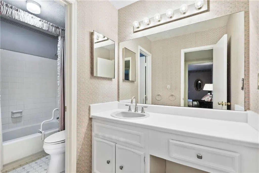 1308 Natchez Trace, Sandy Springs, Georgia 30350, 2 Bedrooms Bedrooms, ,1 BathroomBathrooms,Residential,Sold,1308 Natchez Trace,7112002