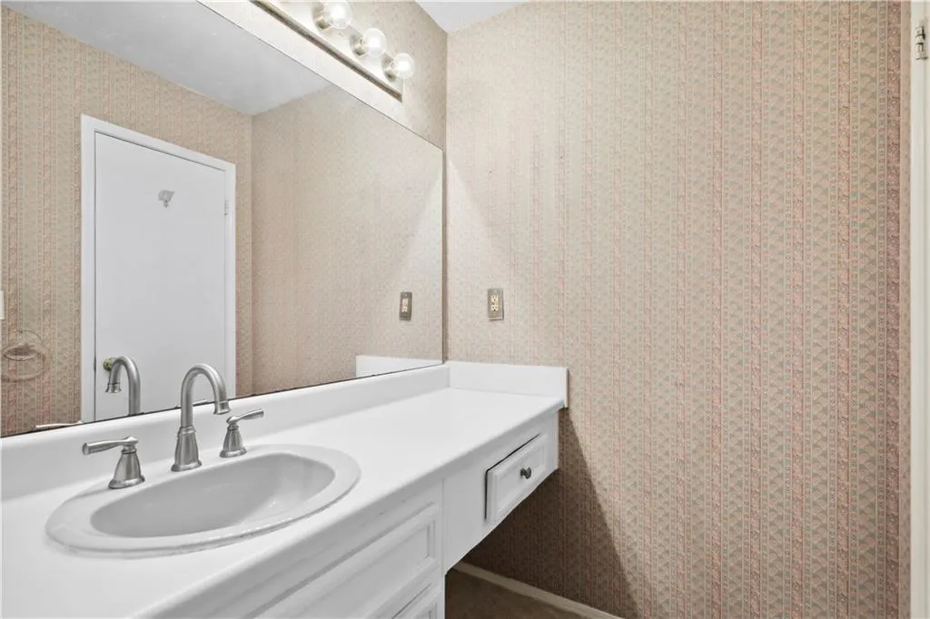 1308 Natchez Trace, Sandy Springs, Georgia 30350, 2 Bedrooms Bedrooms, ,1 BathroomBathrooms,Residential,Sold,1308 Natchez Trace,7112002