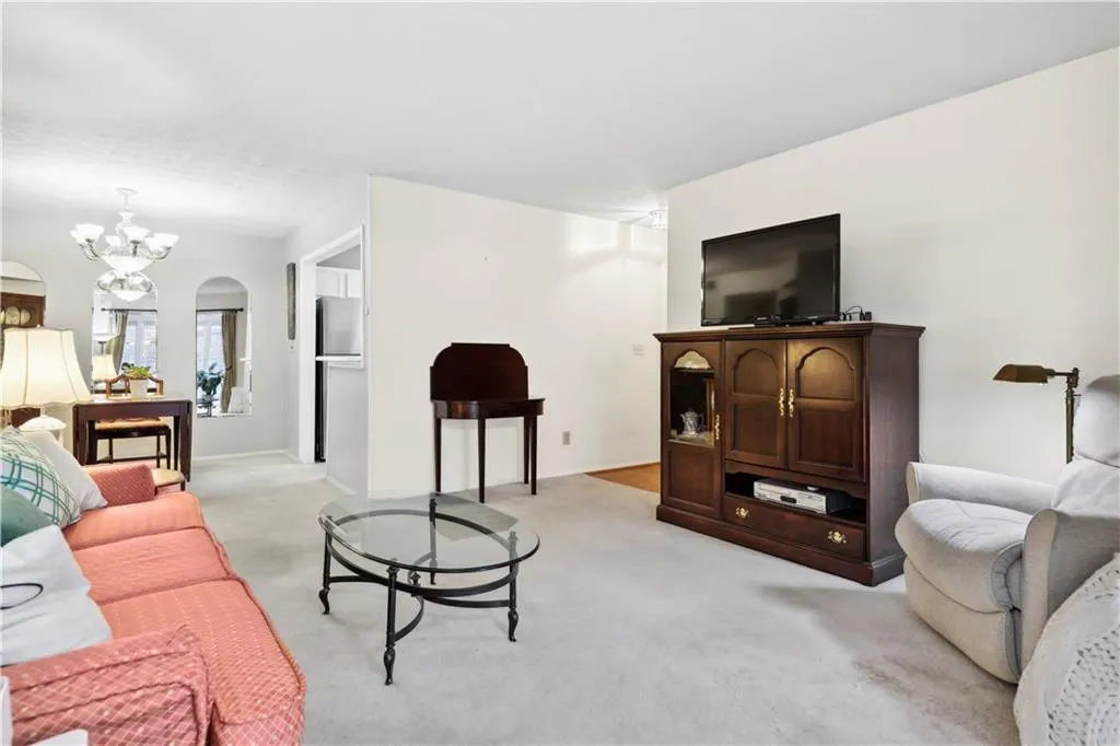 1308 Natchez Trace, Sandy Springs, Georgia 30350, 2 Bedrooms Bedrooms, ,1 BathroomBathrooms,Residential,Sold,1308 Natchez Trace,7112002