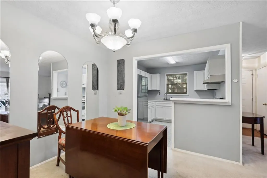 1308 Natchez Trace, Sandy Springs, Georgia 30350, 2 Bedrooms Bedrooms, ,1 BathroomBathrooms,Residential,Sold,1308 Natchez Trace,7112002