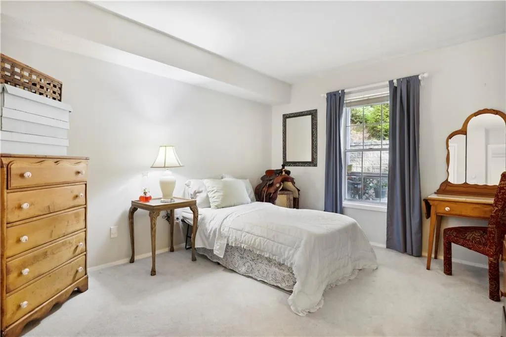 1308 Natchez Trace, Sandy Springs, Georgia 30350, 2 Bedrooms Bedrooms, ,1 BathroomBathrooms,Residential,Sold,1308 Natchez Trace,7112002