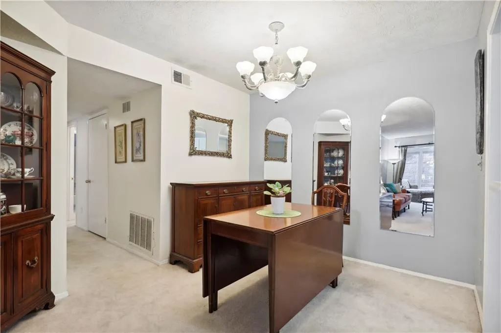 1308 Natchez Trace, Sandy Springs, Georgia 30350, 2 Bedrooms Bedrooms, ,1 BathroomBathrooms,Residential,Sold,1308 Natchez Trace,7112002