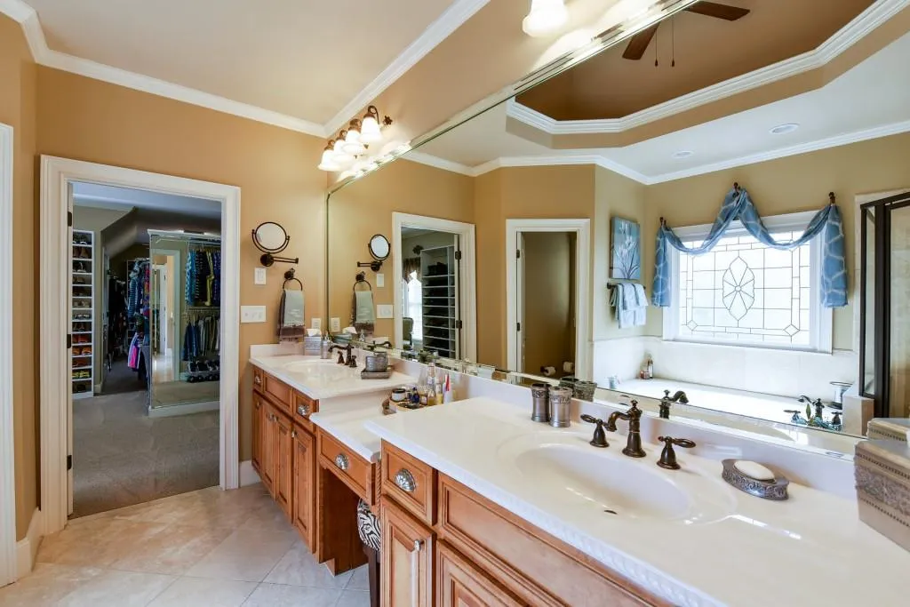 920 Glengate Place, Atlanta, Georgia 30328, 5 Bedrooms Bedrooms, ,5 BathroomsBathrooms,Residential,Sold,920 Glengate Place,5762859