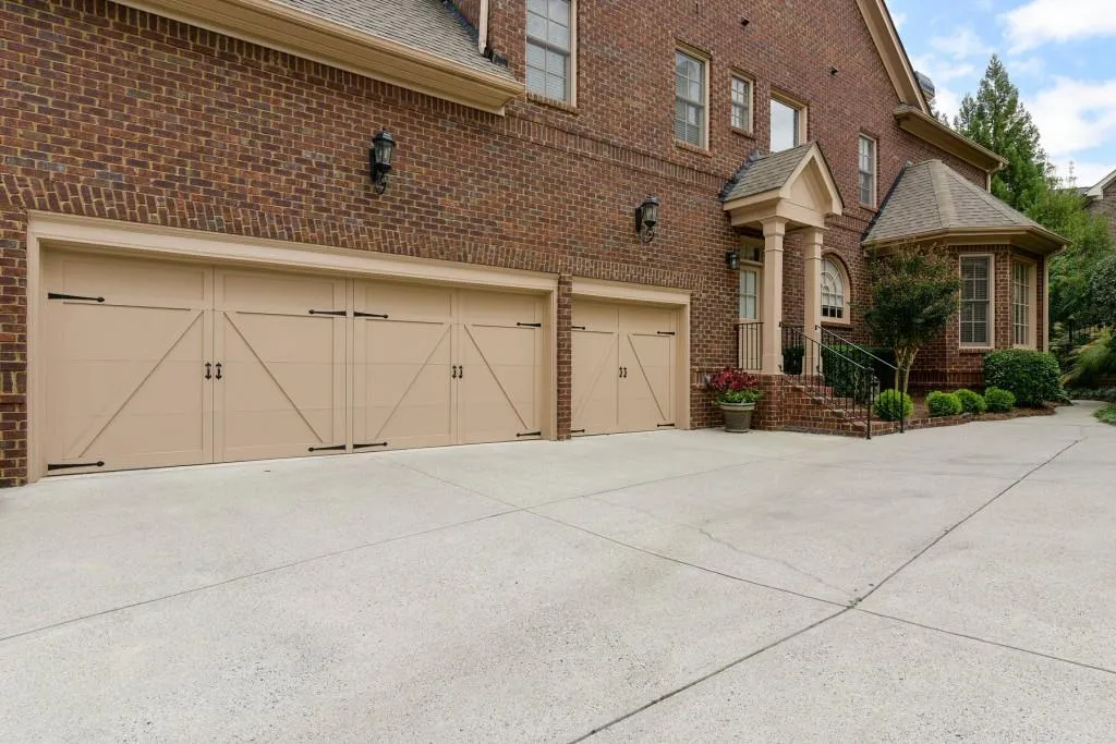 920 Glengate Place, Atlanta, Georgia 30328, 5 Bedrooms Bedrooms, ,5 BathroomsBathrooms,Residential,Sold,920 Glengate Place,5762859