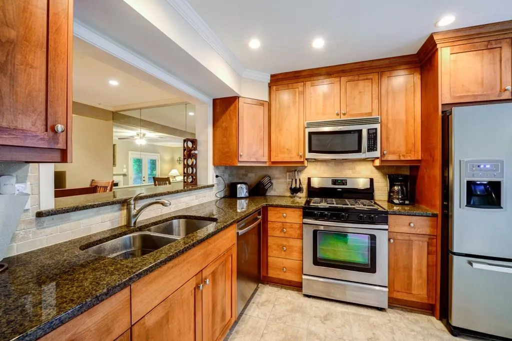 1123 Weatherstone Drive, Atlanta, Georgia 30342, 2 Bedrooms Bedrooms, ,2 BathroomsBathrooms,Residential,Sold,1123 Weatherstone Drive,5693979