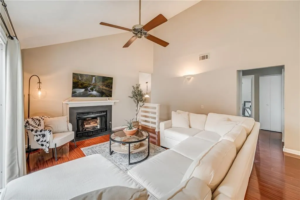 63 Dunwoody Springs Drive Unit D, Sandy Springs, Georgia 30328, 3 Bedrooms Bedrooms, ,2 BathroomsBathrooms,Residential,Sold,63 Dunwoody Springs Drive Unit D,6985862