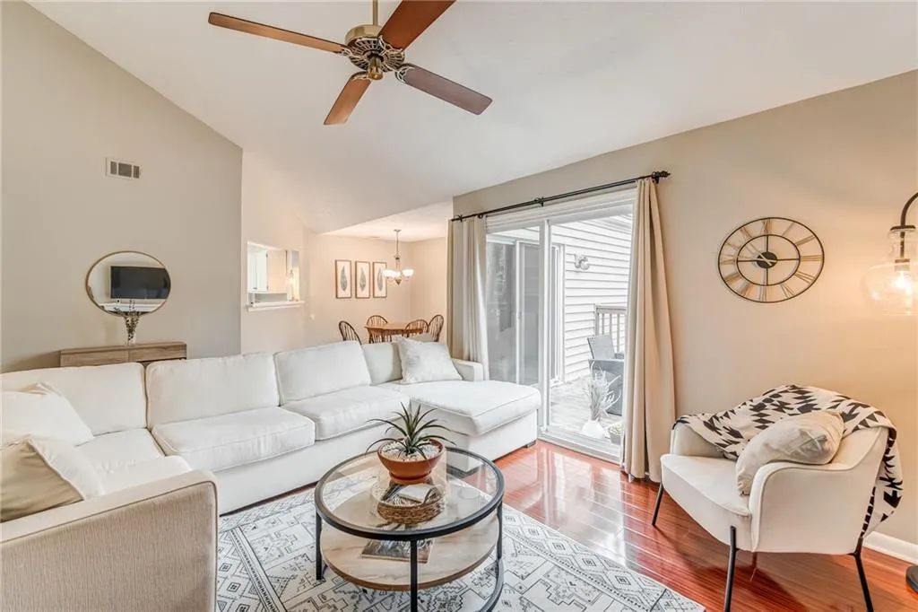 63 Dunwoody Springs Drive Unit D, Sandy Springs, Georgia 30328, 3 Bedrooms Bedrooms, ,2 BathroomsBathrooms,Residential,Sold,63 Dunwoody Springs Drive Unit D,6985862