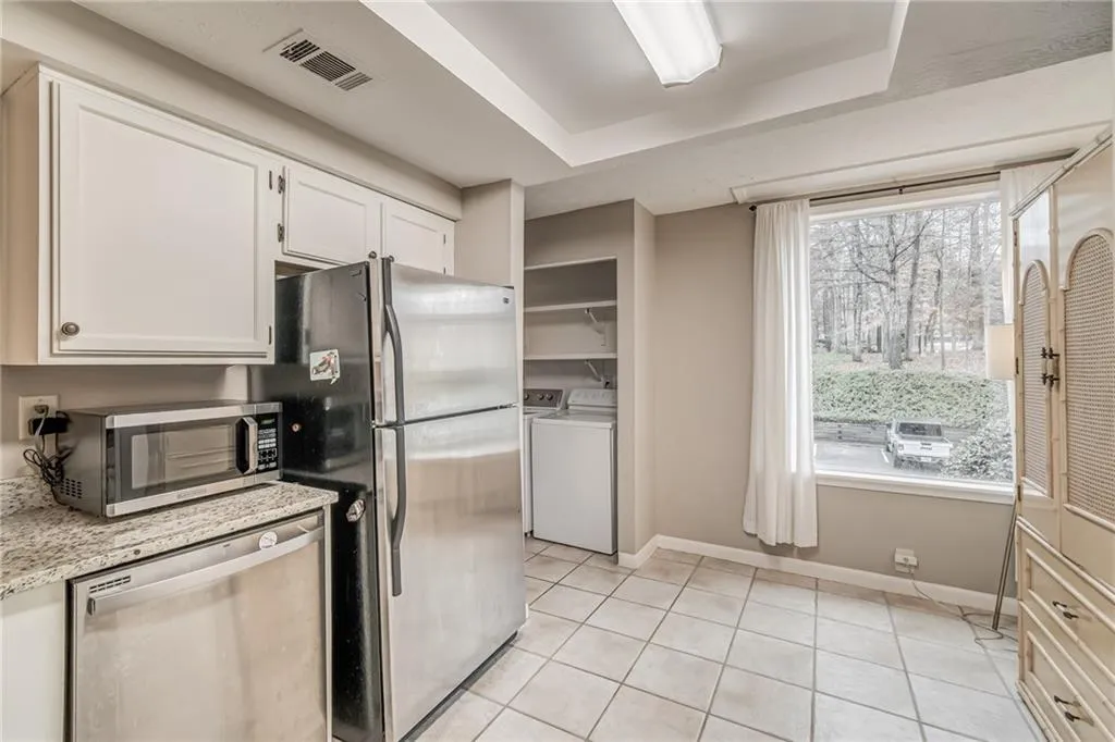 63 Dunwoody Springs Drive Unit D, Sandy Springs, Georgia 30328, 3 Bedrooms Bedrooms, ,2 BathroomsBathrooms,Residential,Sold,63 Dunwoody Springs Drive Unit D,6985862