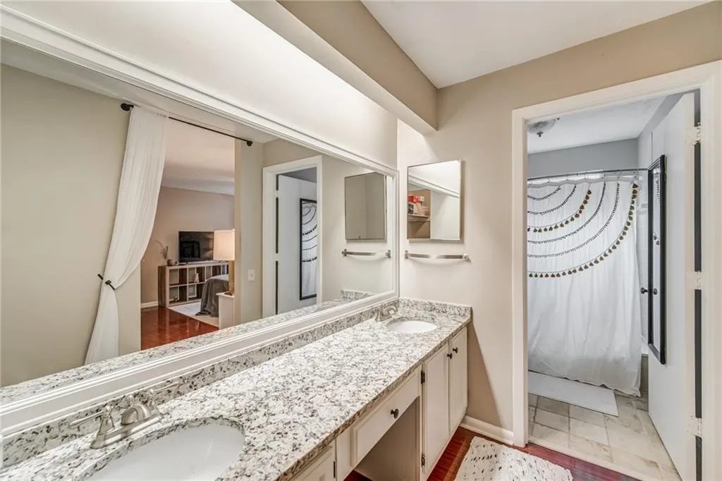 63 Dunwoody Springs Drive Unit D, Sandy Springs, Georgia 30328, 3 Bedrooms Bedrooms, ,2 BathroomsBathrooms,Residential,Sold,63 Dunwoody Springs Drive Unit D,6985862