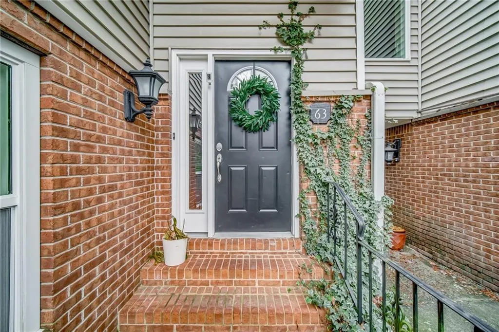 63 Dunwoody Springs Drive Unit D, Sandy Springs, Georgia 30328, 3 Bedrooms Bedrooms, ,2 BathroomsBathrooms,Residential,Sold,63 Dunwoody Springs Drive Unit D,6985862