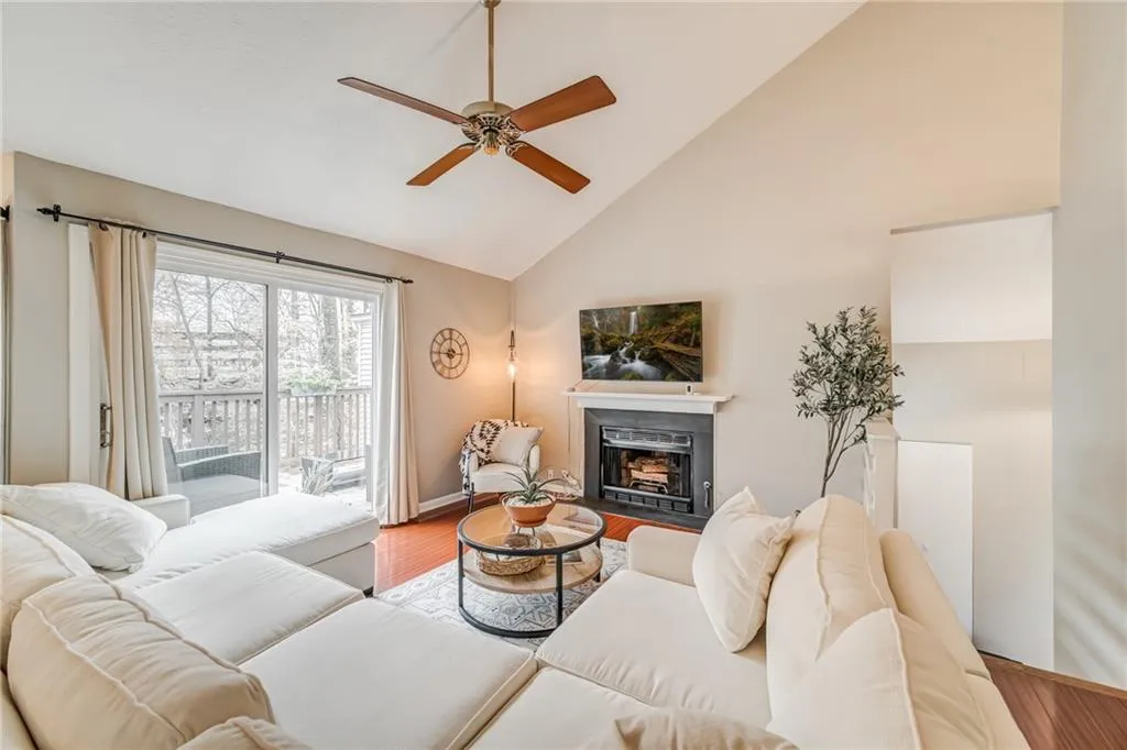 63 Dunwoody Springs Drive Unit D, Sandy Springs, Georgia 30328, 3 Bedrooms Bedrooms, ,2 BathroomsBathrooms,Residential,Sold,63 Dunwoody Springs Drive Unit D,6985862