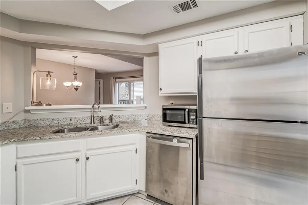 63 Dunwoody Springs Drive Unit D, Sandy Springs, Georgia 30328, 3 Bedrooms Bedrooms, ,2 BathroomsBathrooms,Residential,Sold,63 Dunwoody Springs Drive Unit D,6985862