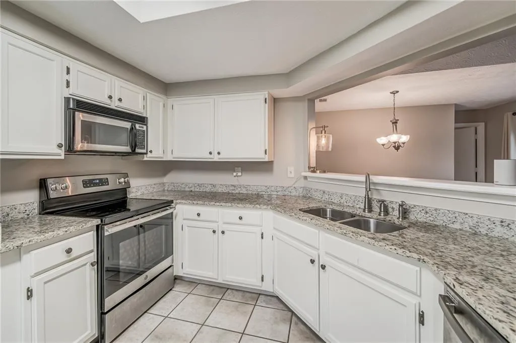63 Dunwoody Springs Drive Unit D, Sandy Springs, Georgia 30328, 3 Bedrooms Bedrooms, ,2 BathroomsBathrooms,Residential,Sold,63 Dunwoody Springs Drive Unit D,6985862