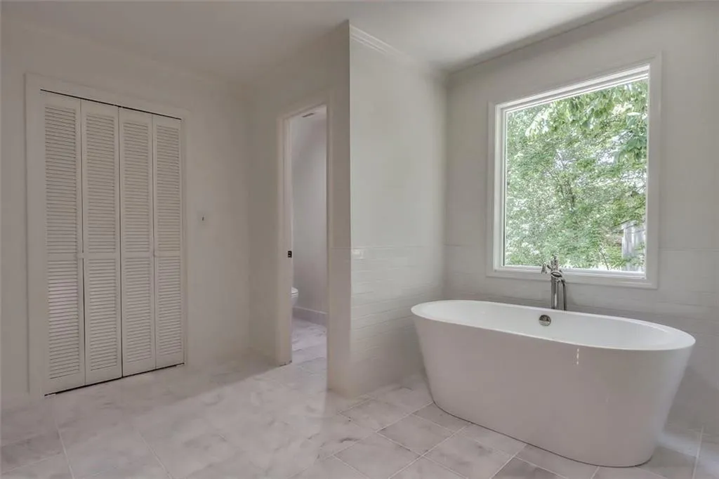 20 Glen Oaks Drive, Atlanta, Georgia 30327, 5 Bedrooms Bedrooms, ,4 BathroomsBathrooms,Residential,Sold,20 Glen Oaks Drive,6882848