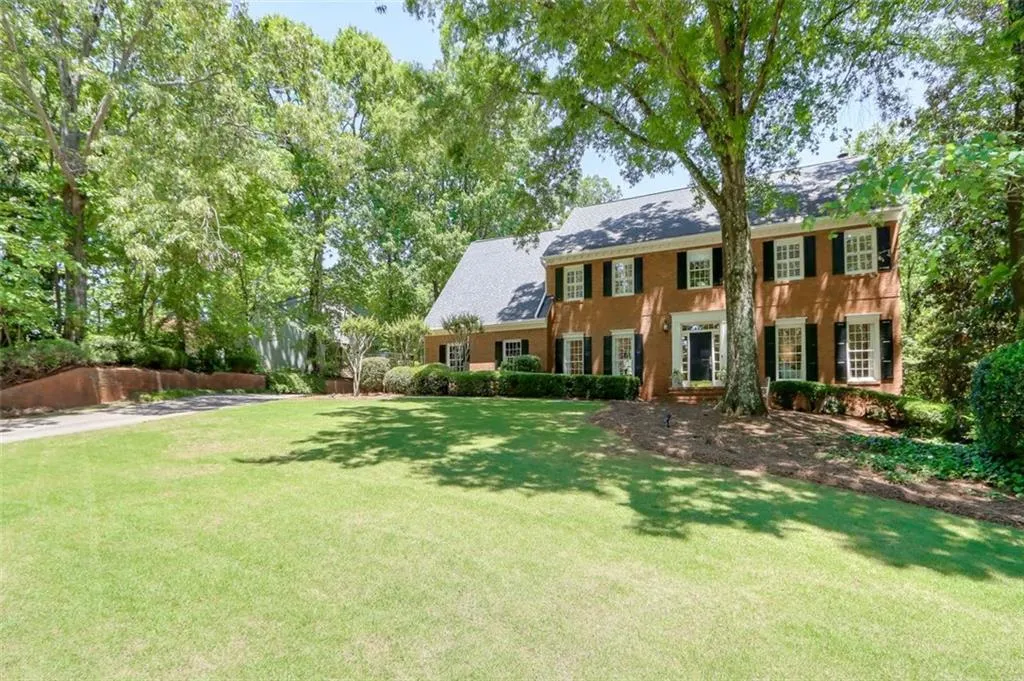 20 Glen Oaks Drive, Atlanta, Georgia 30327, 5 Bedrooms Bedrooms, ,4 BathroomsBathrooms,Residential,Sold,20 Glen Oaks Drive,6882848