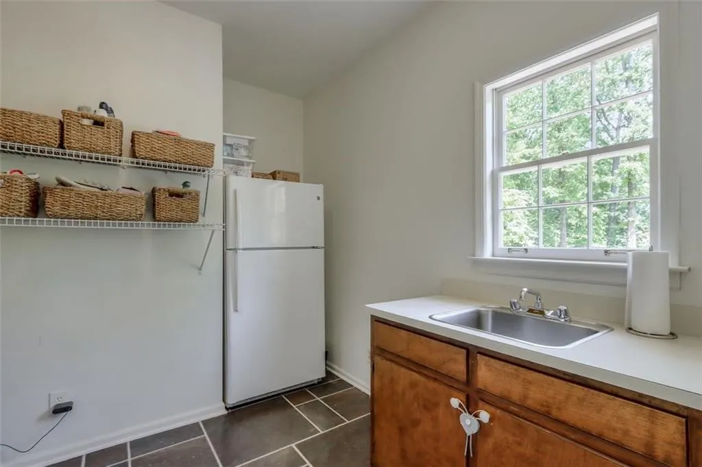20 Glen Oaks Drive, Atlanta, Georgia 30327, 5 Bedrooms Bedrooms, ,4 BathroomsBathrooms,Residential,Sold,20 Glen Oaks Drive,6882848