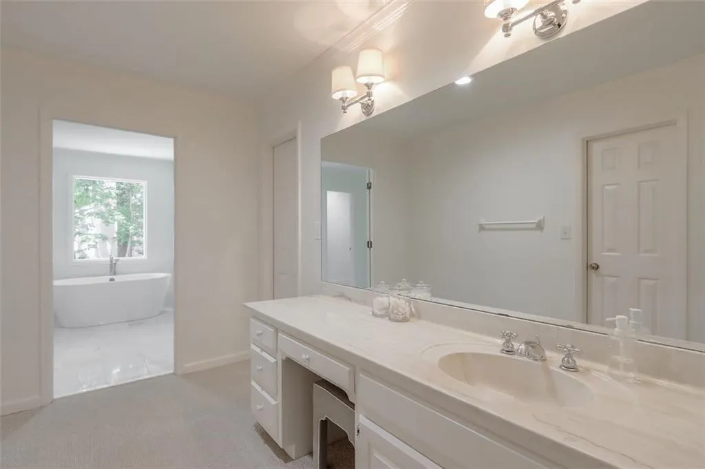 20 Glen Oaks Drive, Atlanta, Georgia 30327, 5 Bedrooms Bedrooms, ,4 BathroomsBathrooms,Residential,Sold,20 Glen Oaks Drive,6882848