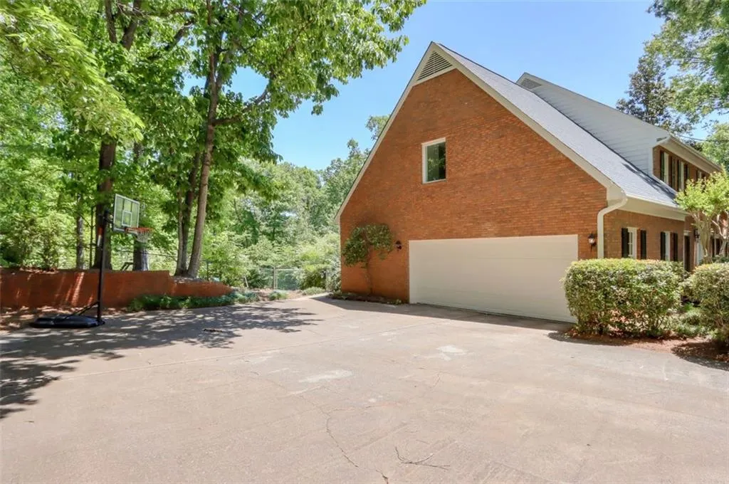 20 Glen Oaks Drive, Atlanta, Georgia 30327, 5 Bedrooms Bedrooms, ,4 BathroomsBathrooms,Residential,Sold,20 Glen Oaks Drive,6882848