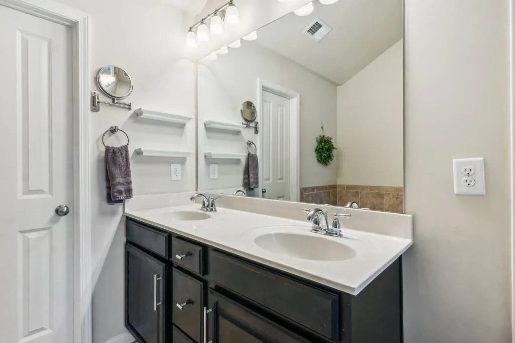 7420 Glisten Avenue, Sandy Springs, Georgia 30328, 3 Bedrooms Bedrooms, ,3 BathroomsBathrooms,Residential,For Sale,7420 Glisten Avenue,7528690