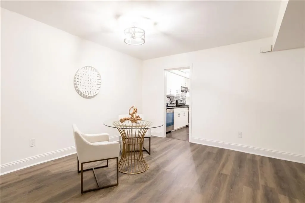6851 Roswell Road Unit A-12, Sandy Springs, Georgia 30328, 3 Bedrooms Bedrooms, ,2 BathroomsBathrooms,Residential,For Sale,6851 Roswell Road Unit A-12,7669149