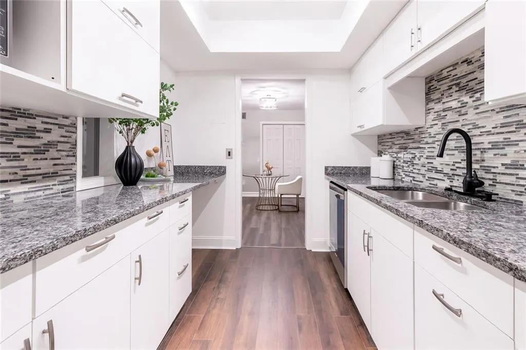 6851 Roswell Road Unit A-12, Sandy Springs, Georgia 30328, 3 Bedrooms Bedrooms, ,2 BathroomsBathrooms,Residential,For Sale,6851 Roswell Road Unit A-12,7669149