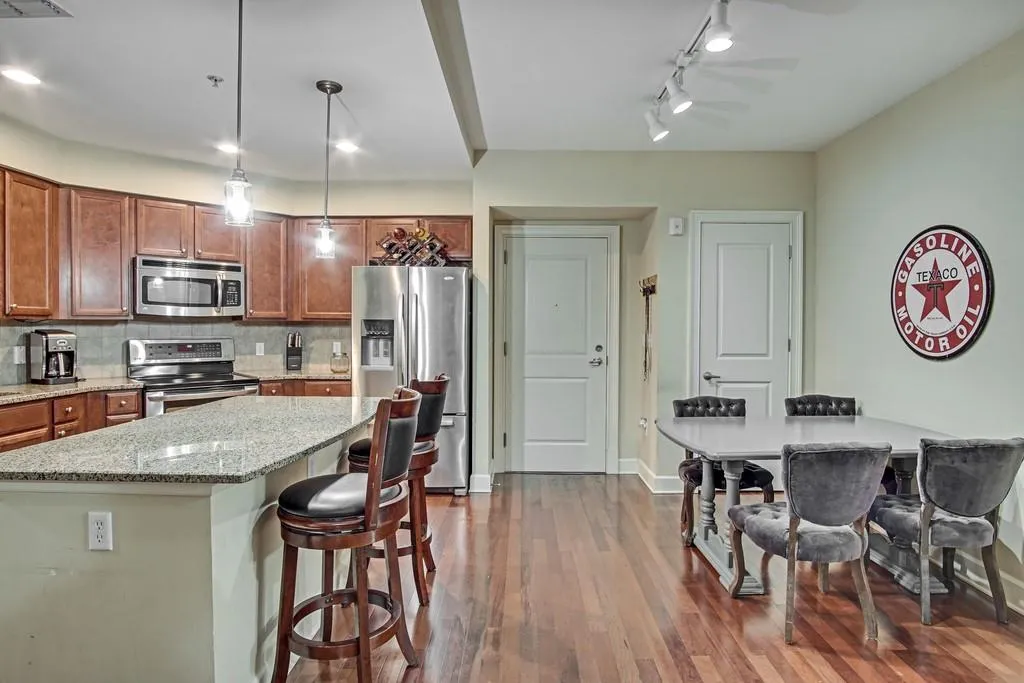 200 River Vista Drive Unit 308, Atlanta, Georgia 30339, 2 Bedrooms Bedrooms, ,2 BathroomsBathrooms,Residential,Sold,200 River Vista Drive Unit 308,6543370