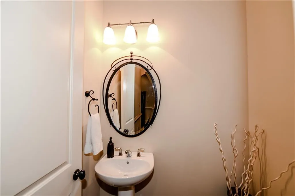 603 Riverlawn Court Unit 28, Atlanta, Georgia 30339, 4 Bedrooms Bedrooms, ,4 BathroomsBathrooms,Residential,Sold,603 Riverlawn Court Unit 28,5897241