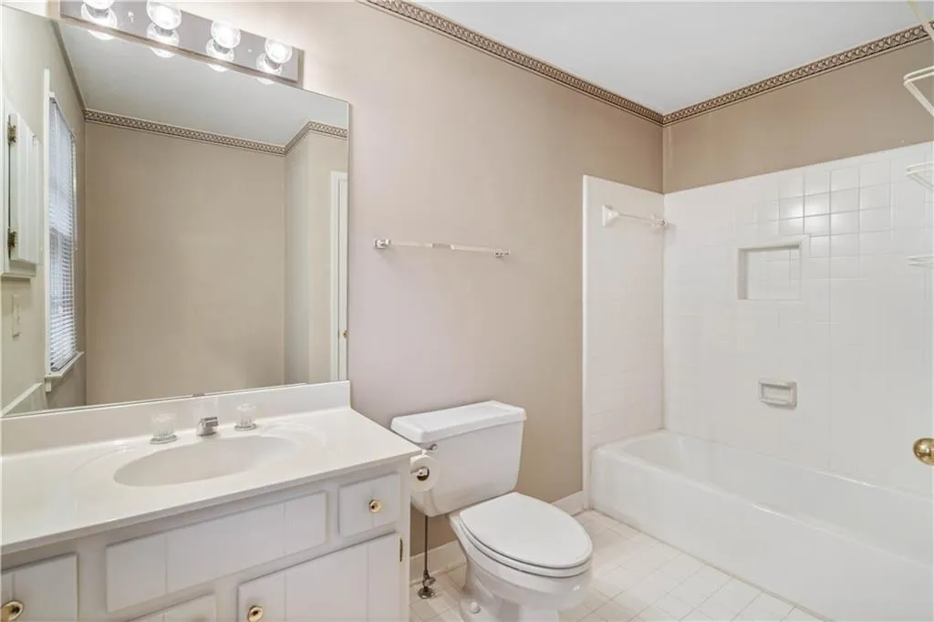 210 Grosvenor Place, Sandy Springs, Georgia 30328, 3 Bedrooms Bedrooms, ,3 BathroomsBathrooms,Residential,Sold,210 Grosvenor Place,6969641