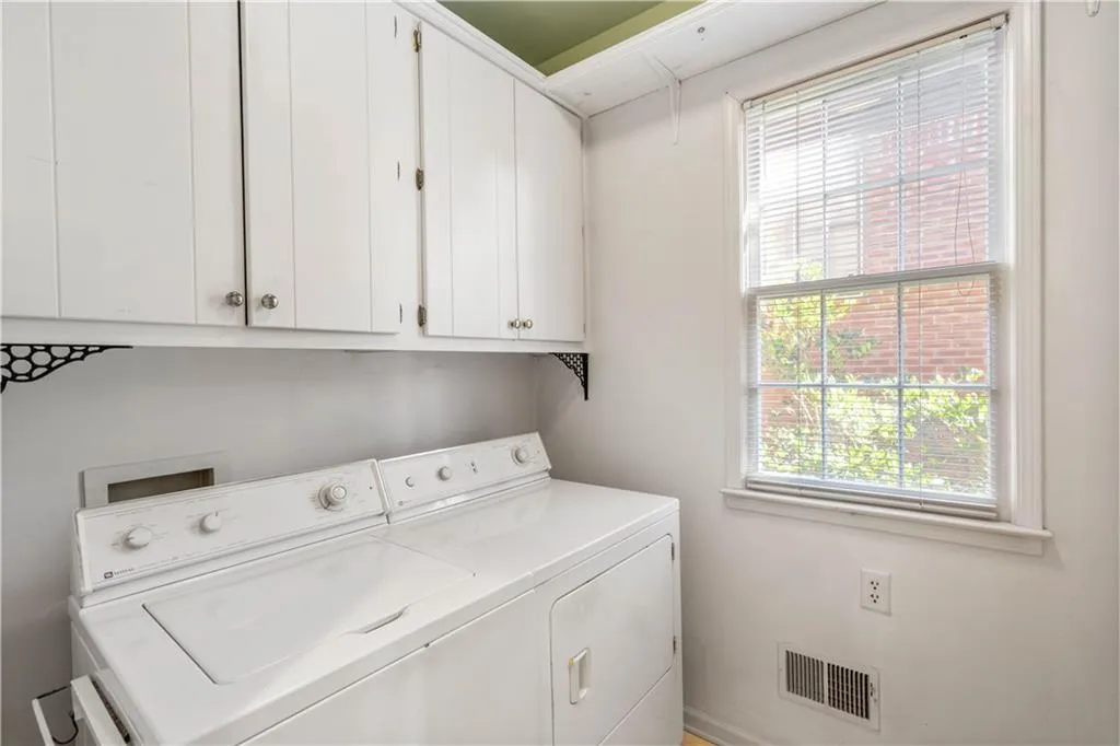 210 Grosvenor Place, Sandy Springs, Georgia 30328, 3 Bedrooms Bedrooms, ,3 BathroomsBathrooms,Residential,Sold,210 Grosvenor Place,6969641