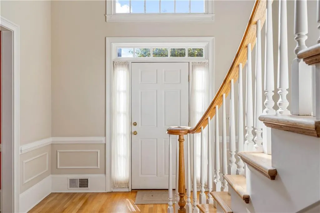210 Grosvenor Place, Sandy Springs, Georgia 30328, 3 Bedrooms Bedrooms, ,3 BathroomsBathrooms,Residential,Sold,210 Grosvenor Place,6969641