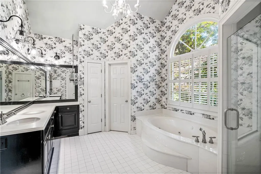 210 Grosvenor Place, Sandy Springs, Georgia 30328, 3 Bedrooms Bedrooms, ,3 BathroomsBathrooms,Residential,Sold,210 Grosvenor Place,6969641