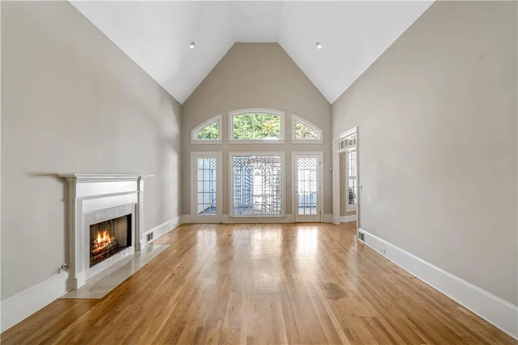 210 Grosvenor Place, Sandy Springs, Georgia 30328, 3 Bedrooms Bedrooms, ,3 BathroomsBathrooms,Residential,Sold,210 Grosvenor Place,6969641