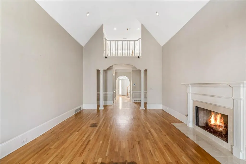 210 Grosvenor Place, Sandy Springs, Georgia 30328, 3 Bedrooms Bedrooms, ,3 BathroomsBathrooms,Residential,Sold,210 Grosvenor Place,6969641