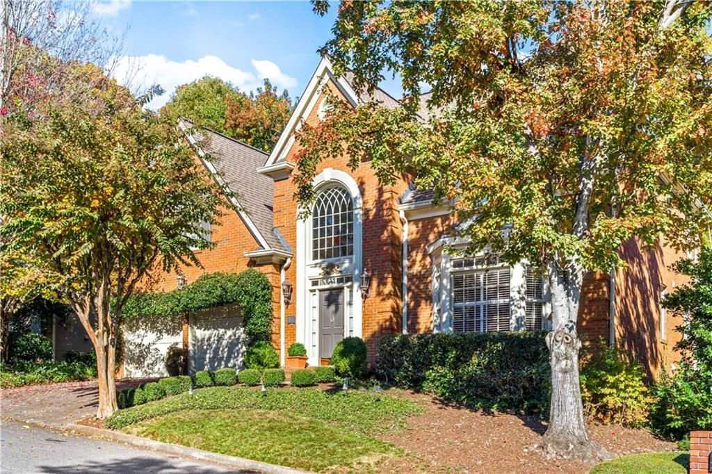 210 Grosvenor Place, Sandy Springs, Georgia 30328, 3 Bedrooms Bedrooms, ,3 BathroomsBathrooms,Residential,Sold,210 Grosvenor Place,6969641
