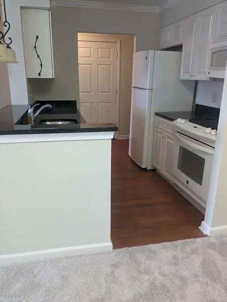 300 Johnson Ferry Road Ne Unit B705, Sandy Springs, Georgia 30328, 1 Bedroom Bedrooms, ,1 BathroomBathrooms,Residential,Sold,300 Johnson Ferry Road Ne Unit B705,7167025