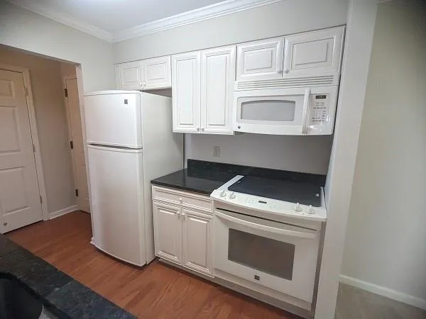 300 Johnson Ferry Road Ne Unit B705, Sandy Springs, Georgia 30328, 1 Bedroom Bedrooms, ,1 BathroomBathrooms,Residential,Sold,300 Johnson Ferry Road Ne Unit B705,7167025