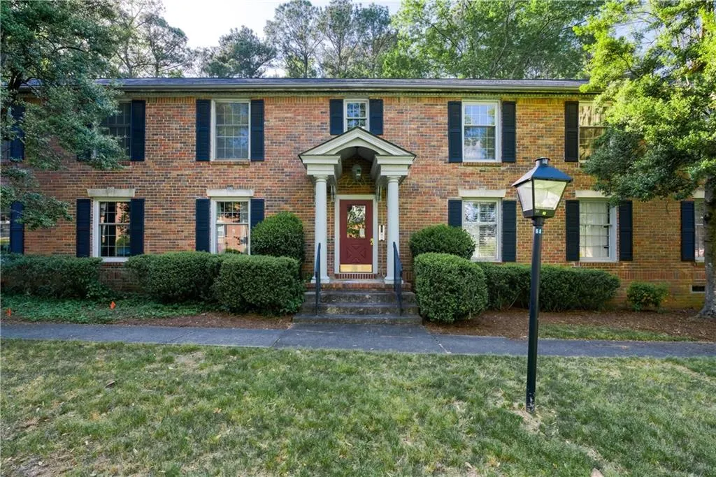 6700 Roswell Road Unit 3d, Sandy Springs, Georgia 30328, 3 Bedrooms Bedrooms, ,2 BathroomsBathrooms,Residential,Sold,6700 Roswell Road Unit 3d,7037192