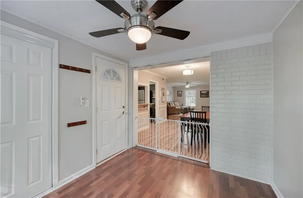 6700 Roswell Road Unit 3d, Sandy Springs, Georgia 30328, 3 Bedrooms Bedrooms, ,2 BathroomsBathrooms,Residential,Sold,6700 Roswell Road Unit 3d,7037192