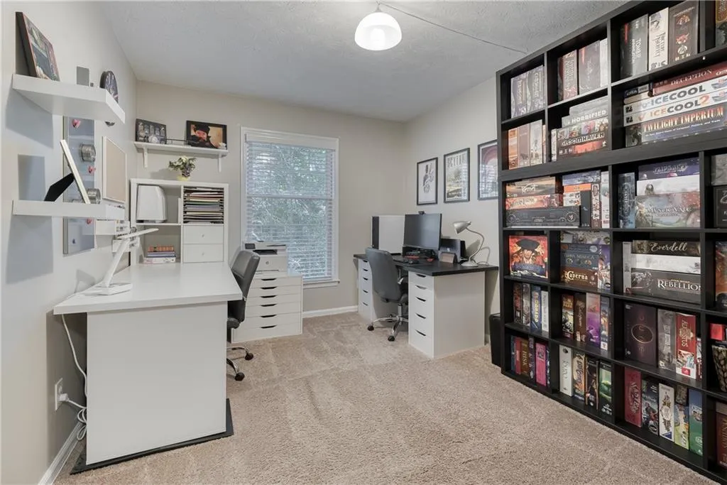 6700 Roswell Road Unit 3d, Sandy Springs, Georgia 30328, 3 Bedrooms Bedrooms, ,2 BathroomsBathrooms,Residential,Sold,6700 Roswell Road Unit 3d,7037192