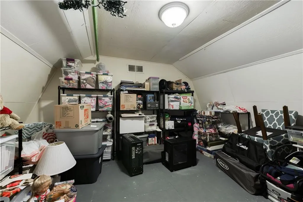 6700 Roswell Road Unit 3d, Sandy Springs, Georgia 30328, 3 Bedrooms Bedrooms, ,2 BathroomsBathrooms,Residential,Sold,6700 Roswell Road Unit 3d,7037192