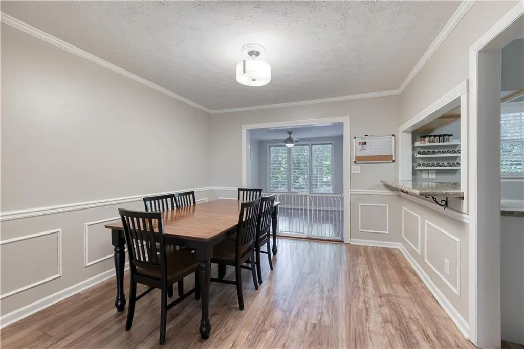 6700 Roswell Road Unit 3d, Sandy Springs, Georgia 30328, 3 Bedrooms Bedrooms, ,2 BathroomsBathrooms,Residential,Sold,6700 Roswell Road Unit 3d,7037192