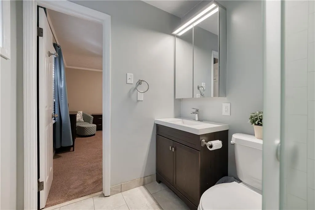 6700 Roswell Road Unit 3d, Sandy Springs, Georgia 30328, 3 Bedrooms Bedrooms, ,2 BathroomsBathrooms,Residential,Sold,6700 Roswell Road Unit 3d,7037192