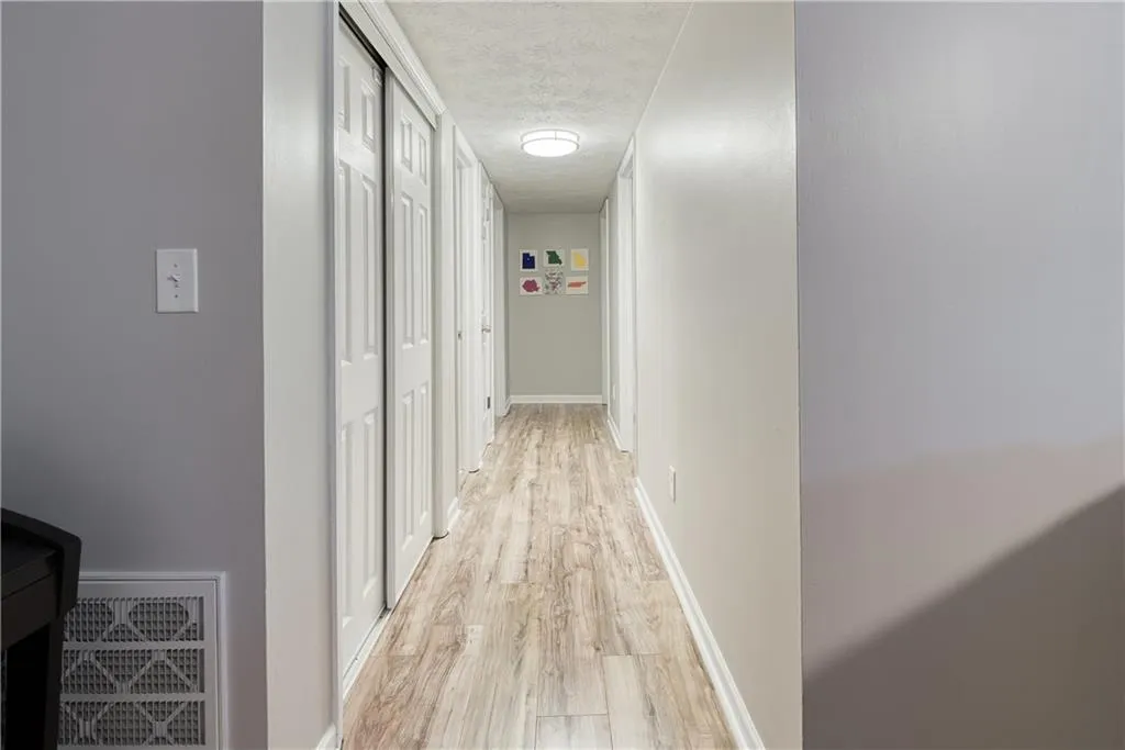 6700 Roswell Road Unit 3d, Sandy Springs, Georgia 30328, 3 Bedrooms Bedrooms, ,2 BathroomsBathrooms,Residential,Sold,6700 Roswell Road Unit 3d,7037192