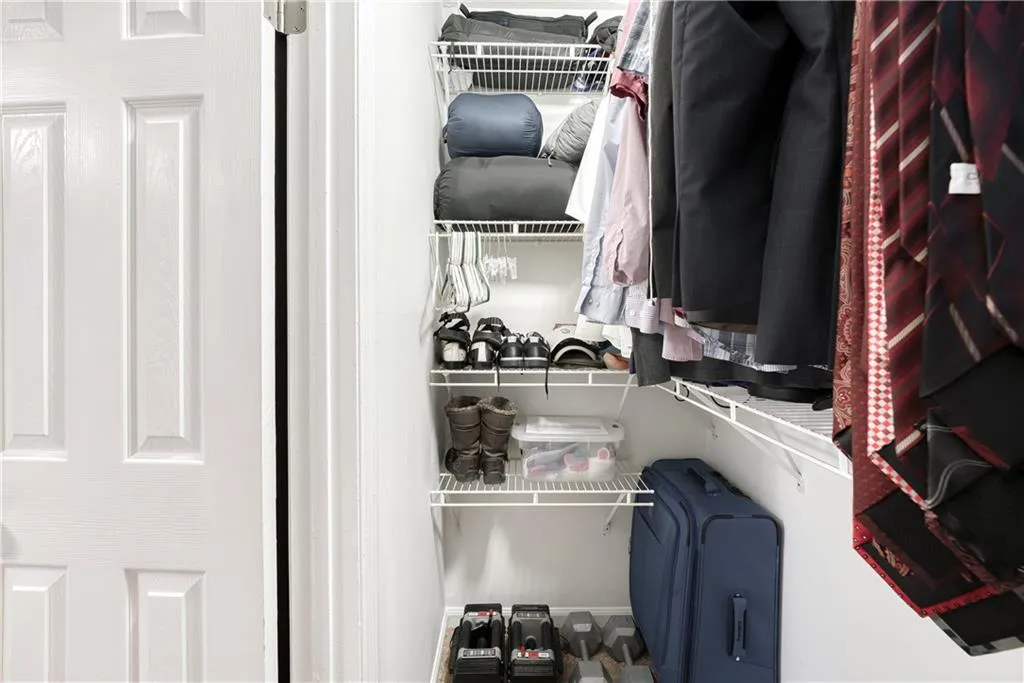 6700 Roswell Road Unit 3d, Sandy Springs, Georgia 30328, 3 Bedrooms Bedrooms, ,2 BathroomsBathrooms,Residential,Sold,6700 Roswell Road Unit 3d,7037192