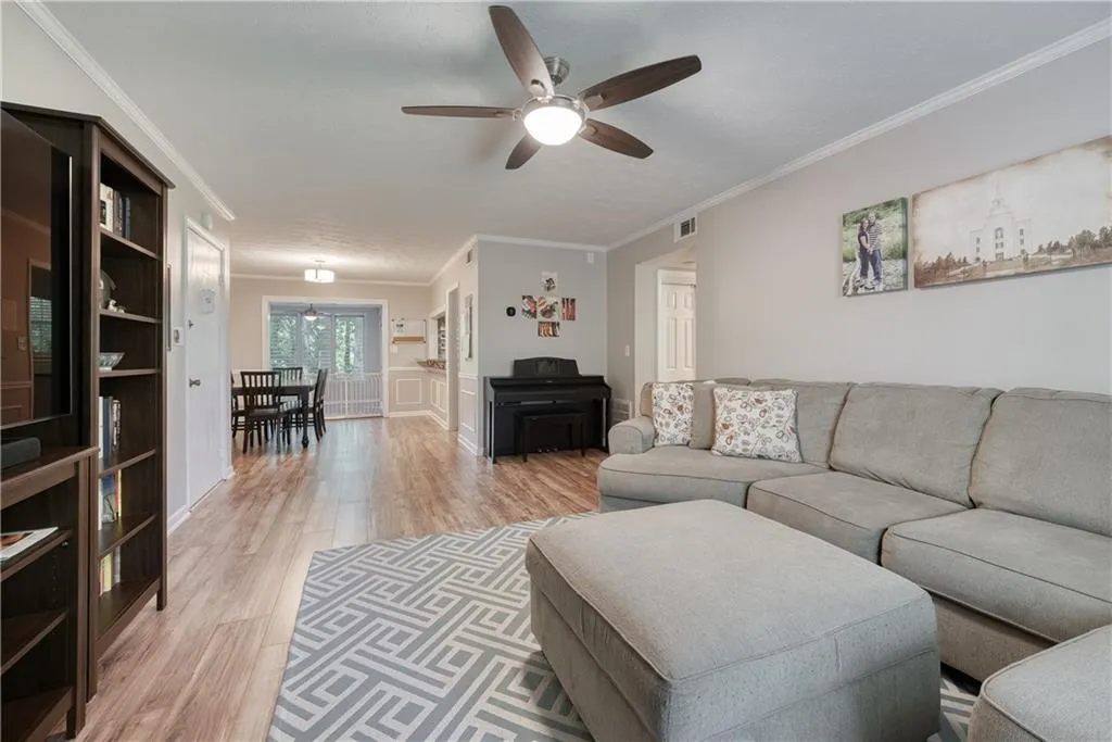 6700 Roswell Road Unit 3d, Sandy Springs, Georgia 30328, 3 Bedrooms Bedrooms, ,2 BathroomsBathrooms,Residential,Sold,6700 Roswell Road Unit 3d,7037192