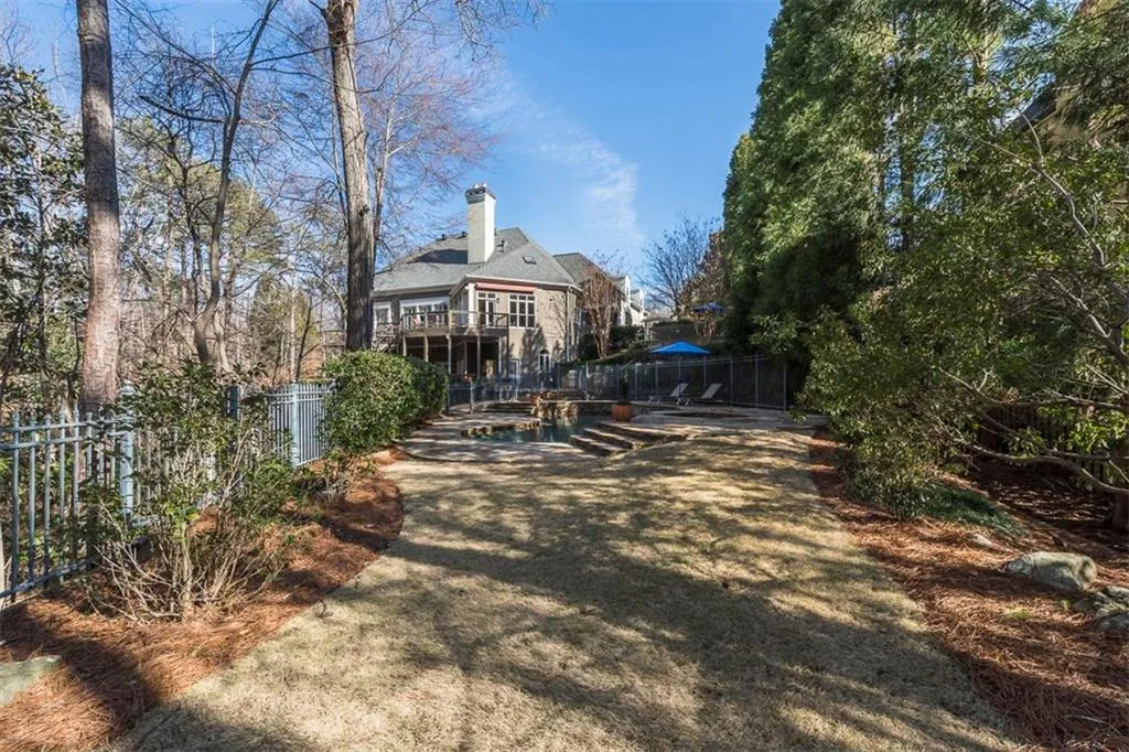 465 Montwicke Chase, Sandy Springs, Georgia 30327, 5 Bedrooms Bedrooms, ,5 BathroomsBathrooms,Residential,Sold,465 Montwicke Chase,5657434