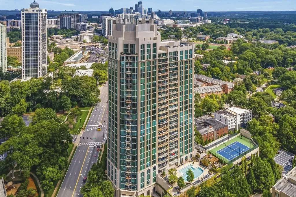 Welcome Home - Buckhead location, great livingspace - 5 star amenities!