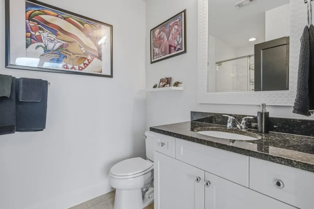 Ensuite bath for second bedroom