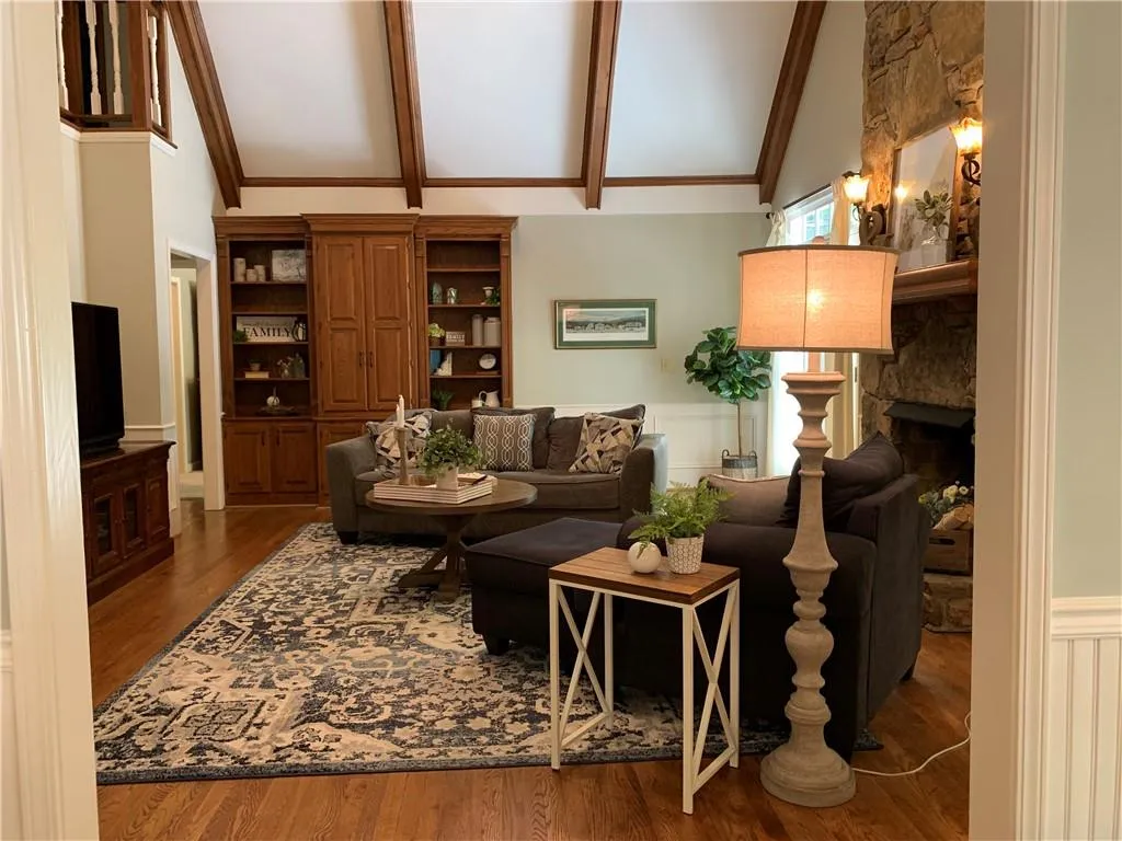 7715 Dunvegan Close, Sandy Springs, Georgia 30350, 4 Bedrooms Bedrooms, ,3 BathroomsBathrooms,Residential,Sold,7715 Dunvegan Close,7045618