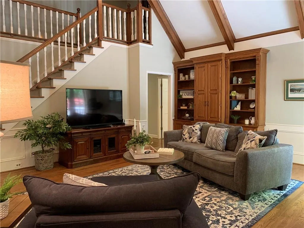 7715 Dunvegan Close, Sandy Springs, Georgia 30350, 4 Bedrooms Bedrooms, ,3 BathroomsBathrooms,Residential,Sold,7715 Dunvegan Close,7045618